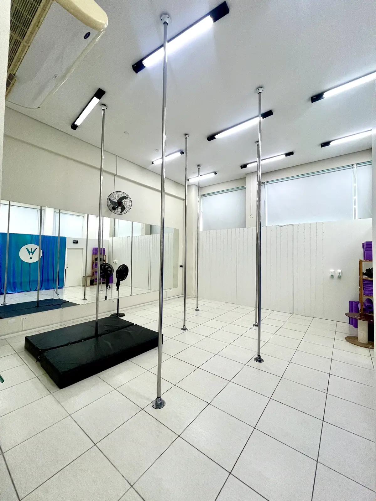 Estrutura do In.Verso Pole Studio